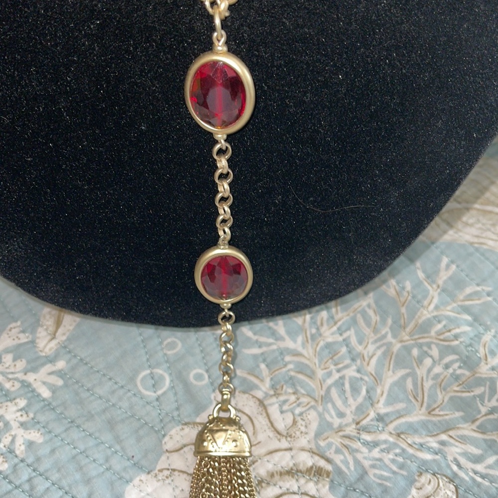 Chicos red faceted cabochons with heavy round flat linked gold chain and tassel - Picture 12 of 15